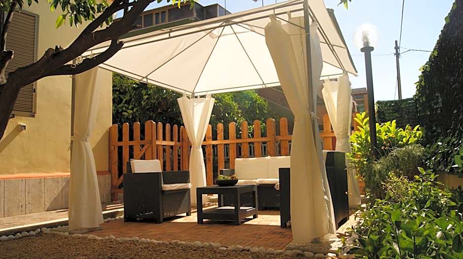 Vegan Inn Airport - Adults Only - LATE CHECK IN