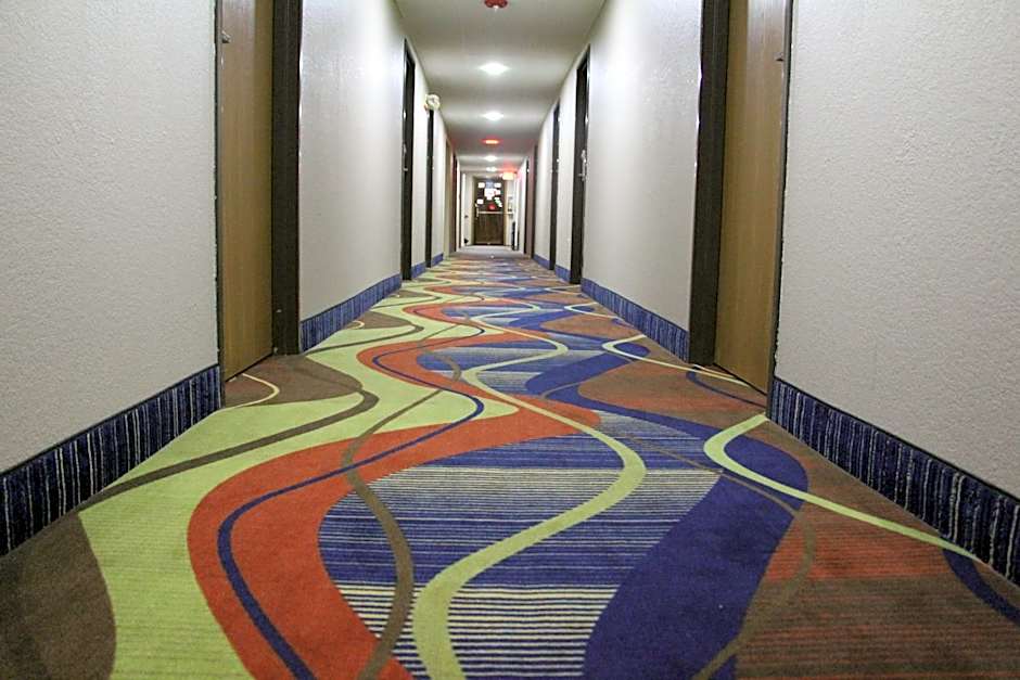 Westbridge Inn and Suites
