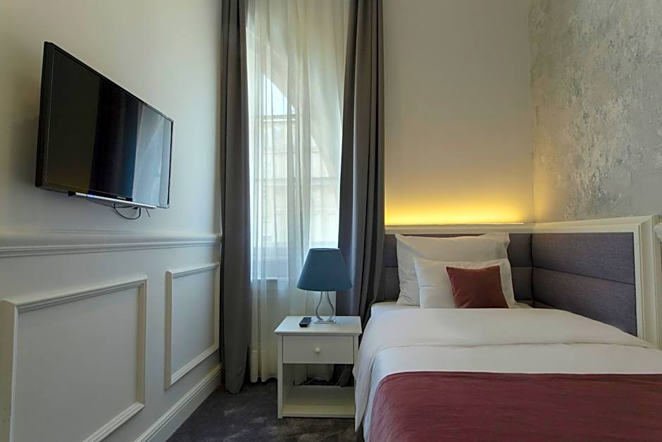 Public House Hotel