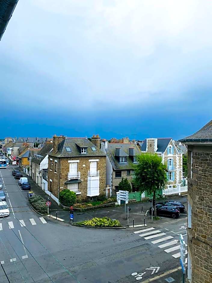 Brit Hotel Le Surcouf