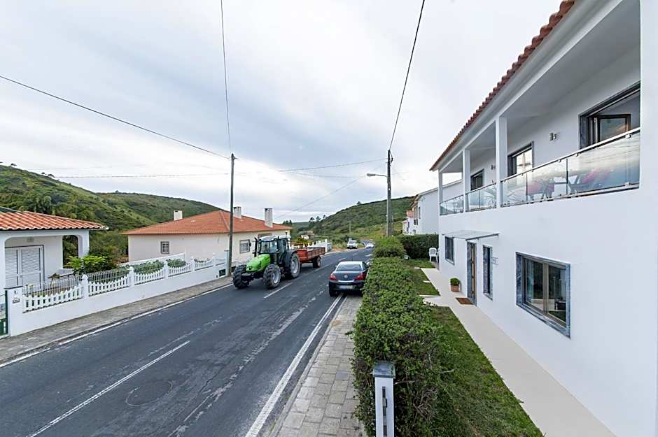 Beachouse - Surf, Bed & Breakfast