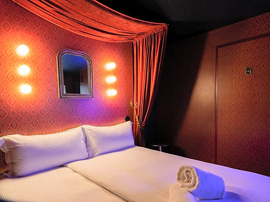 Peanut Medieval Lodge