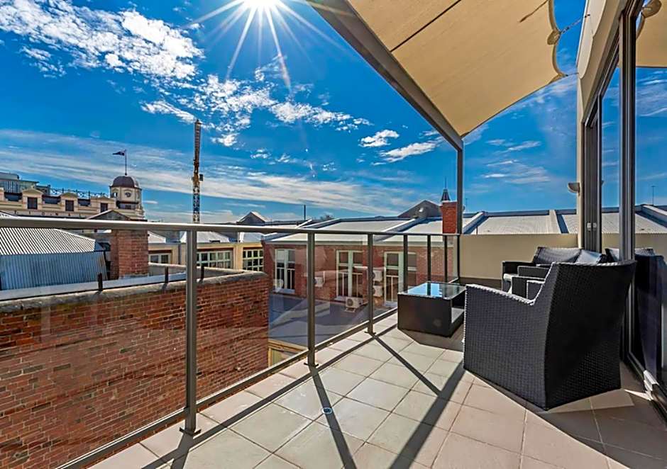 New Haus by Hougoumont Hotel, former Bannister 22