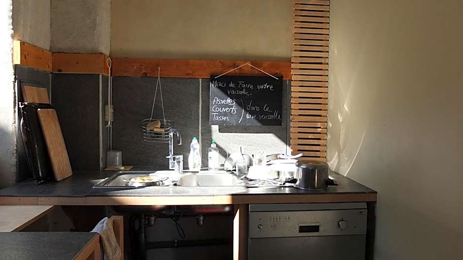 La Maison Rouge - Backpacker Hostel