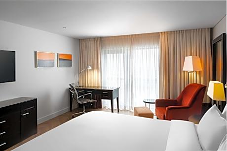 Junior Suite with Lounge Access