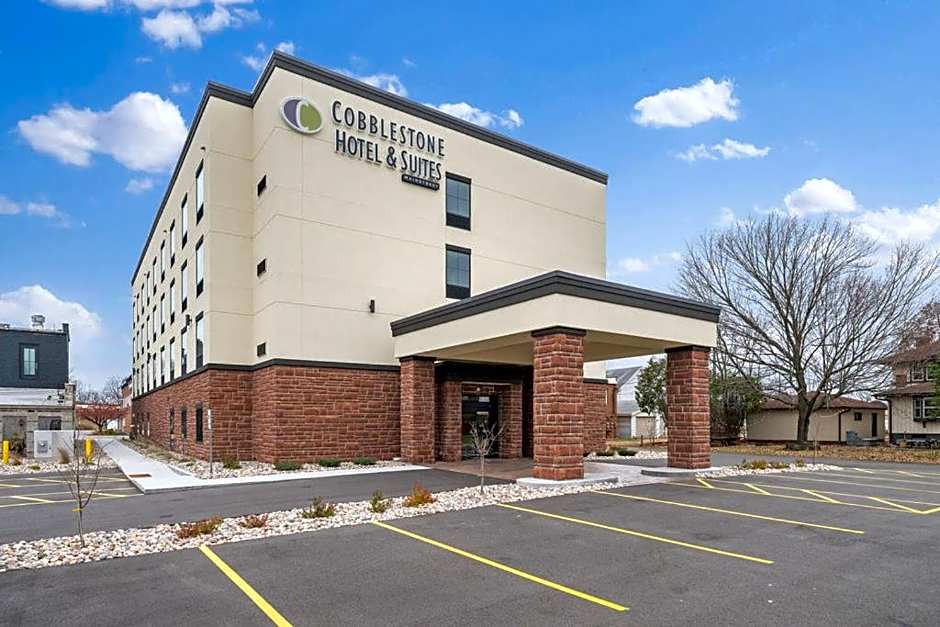 Cobblestone Hotel & Suites - Mosinee