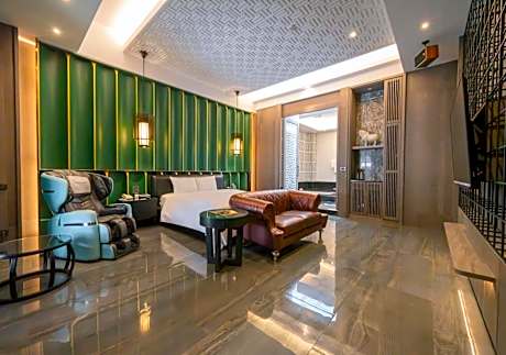 Luxury Double Room (Check-in after 22:00)