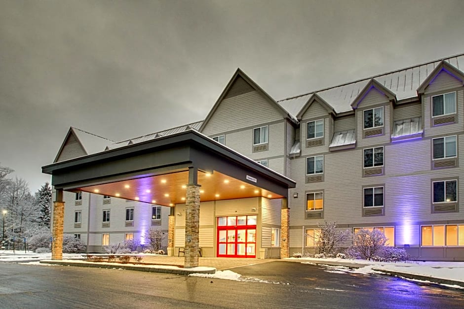 Holiday Inn Express & Suites - Lincoln East - White Mountains by IHG