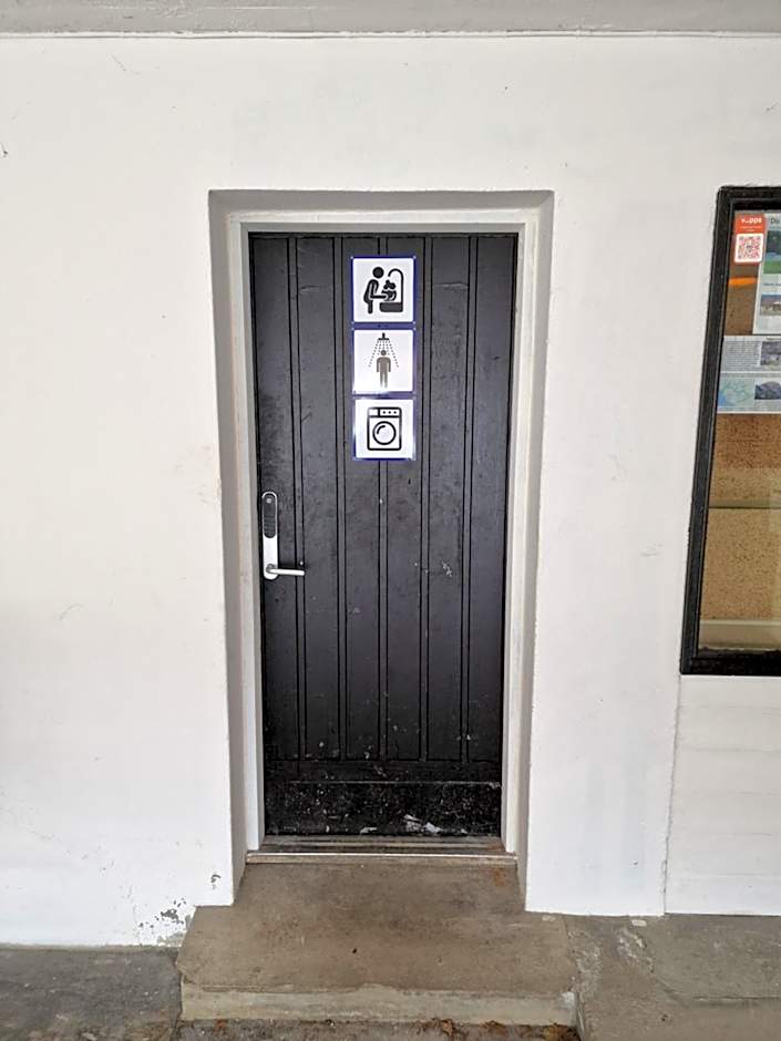 Brufjell Hostel & Parking