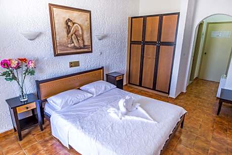 Double or Twin Room with Sea View