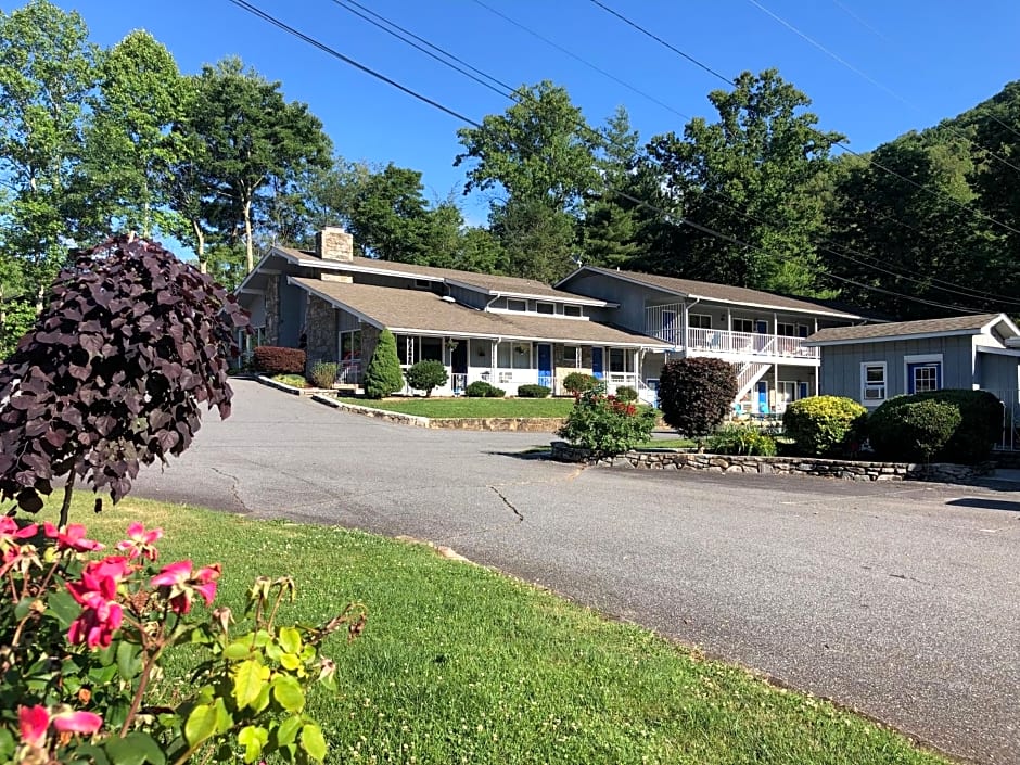 Meadowlark Motel with Restaurant & Bar