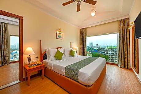 Suite Room with Mini Bar Hamper (Non-Alcoholic), Bottle of wine, chef’s choice veg or non-veg platter, 4 pieces of laundry & unlimited drinks between 18:30 and 19:30 at Tamarind Restaurant (T&C Apply)