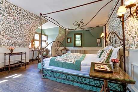 Luxury Suite with Canal View