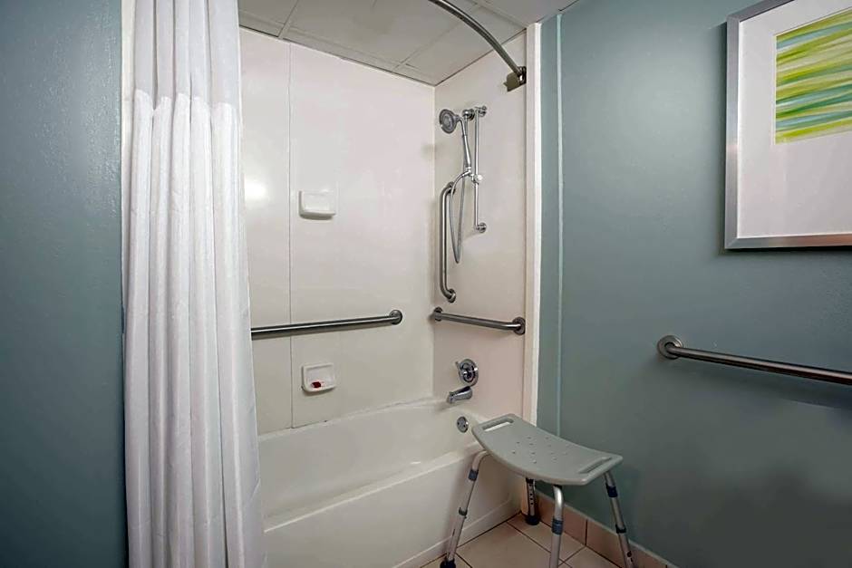 Baymont by Wyndham Braselton / Winder