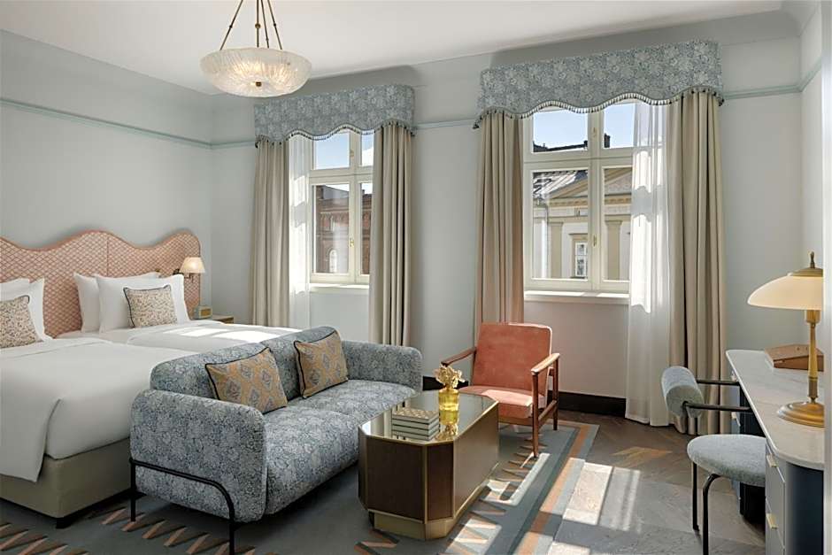 Stradom House, Autograph Collection