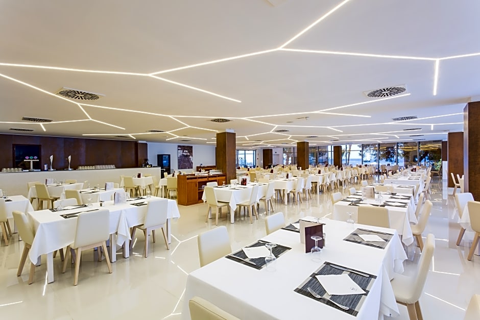 Sirenis Hotel Tres Carabelas & SPA