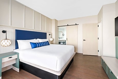One-bedroom king suite Ocean Front