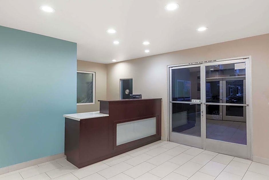 Super 8 by Wyndham San Diego/Imperial Beach
