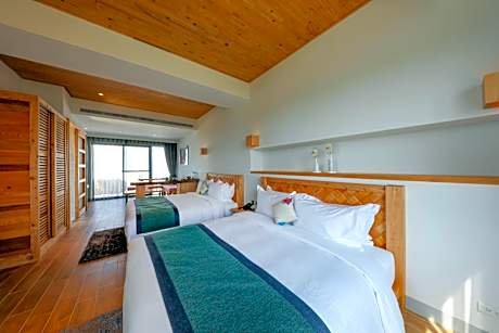 Deluxe Family Room with Terrace and Sea View