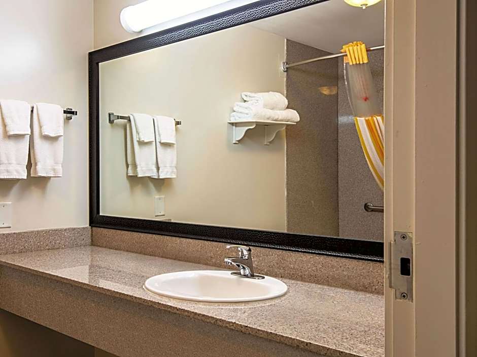 La Quinta Inn & Suites by Wyndham Vancouver Airport