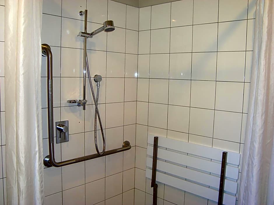 Azena Suites & Apartment