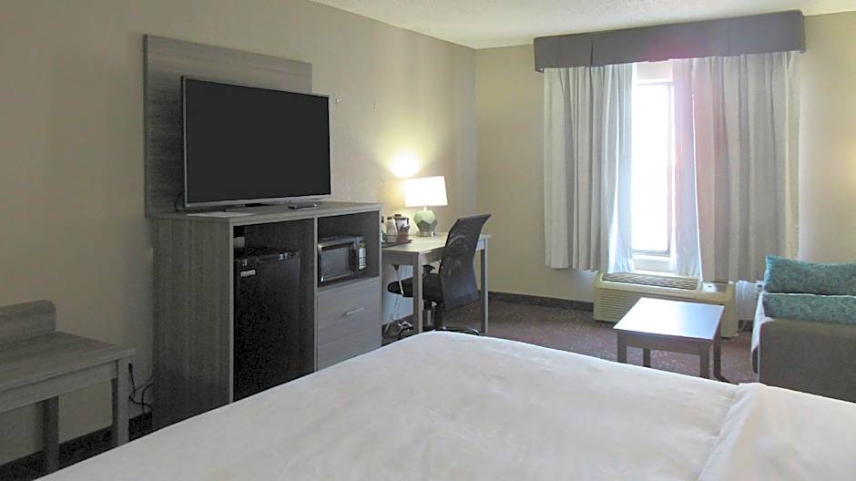 Clarion Pointe Evansville North