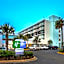 Holiday Inn Resort Oceanfront at Surfside Beach by IHG