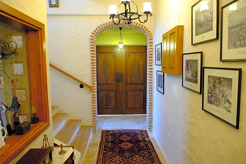 Mandarin & Mango Boutique Hotel