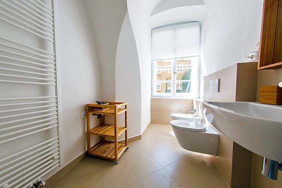 Three Golden Crowns Apartments