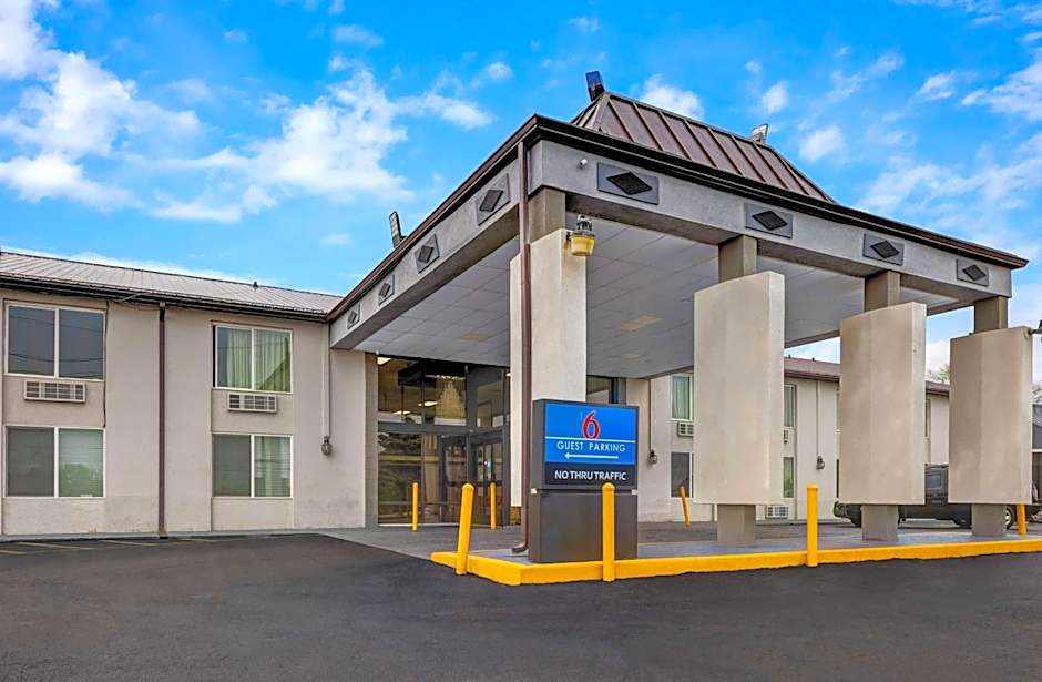 Motel 6 Indianapolis IN