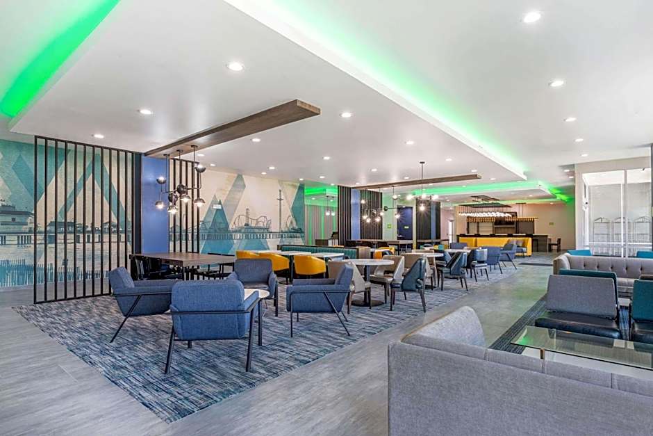 La Quinta Inn & Suites by Wyndham Galveston West Seawall