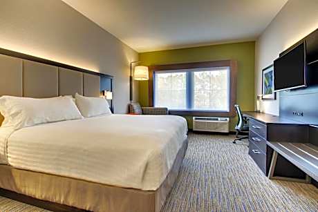 1 King Bed Standard Comm Access