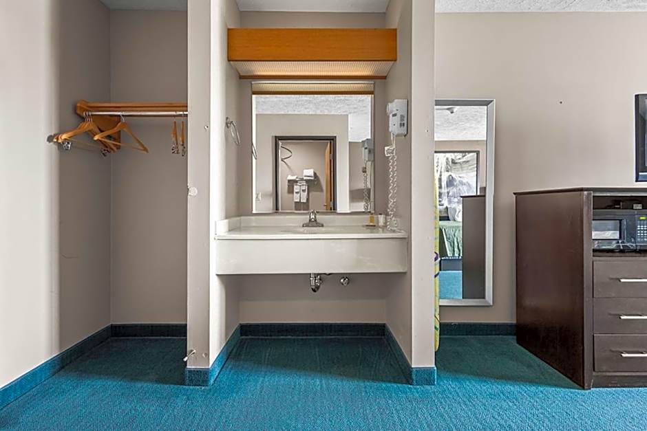 Burgundy Inn & Suites By OYO El Paso