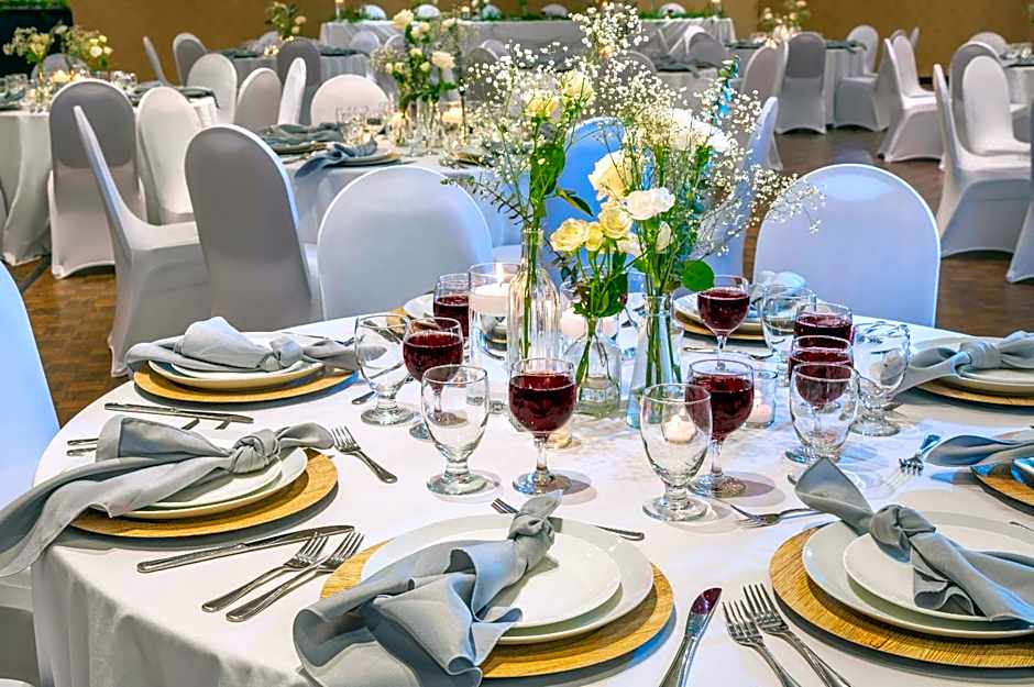 Allure Hotel & Conference Center