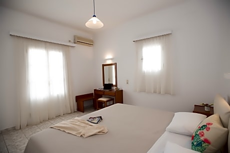 TWIN ROOM WITH GARDEN VIEW