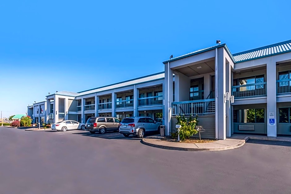 Americas Best Value Inn - Phoenix / Ashland