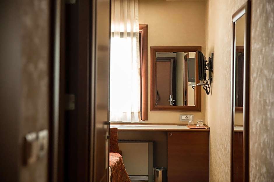 Yuksel Hotel