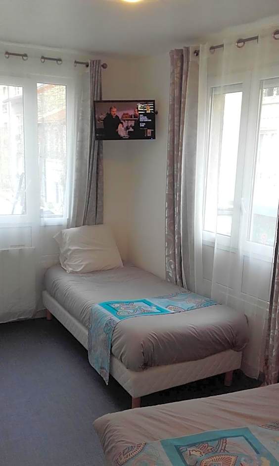Photo 1 of 4 of Triple Room