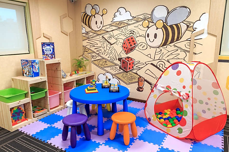 Bee House by Cosmos Creation