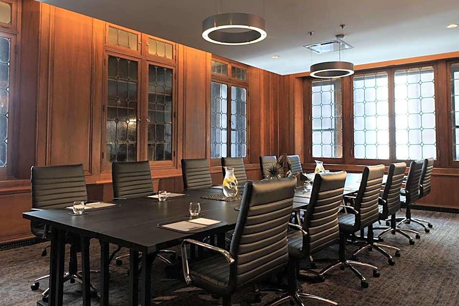 Renaissance by Marriott Cincinnati Downtown Hotel
