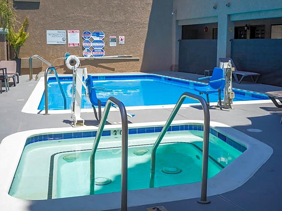 Quality Inn & Suites Camarillo-Oxnard