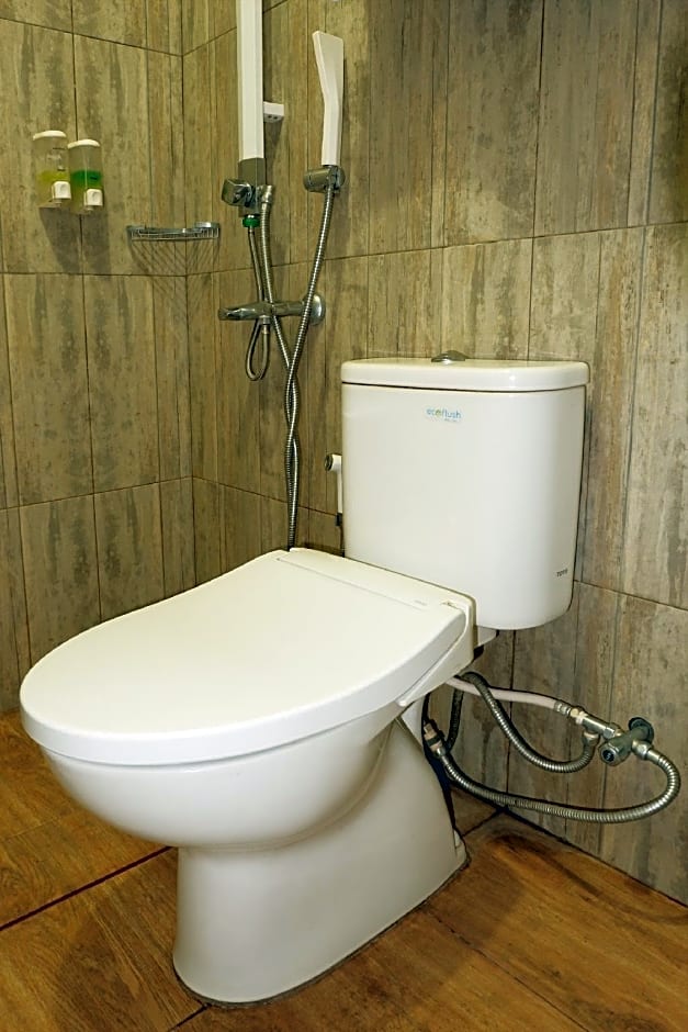 Hotel O Cemara's Homestay