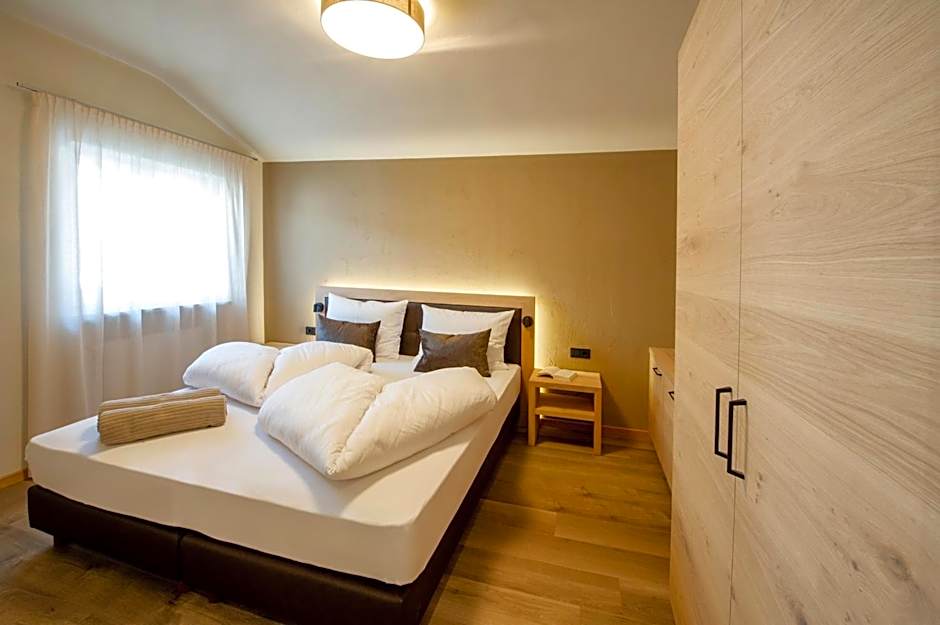 Haus Gregori Modern & Central Stay in Vineyard with Rooftop & Served Breakfast