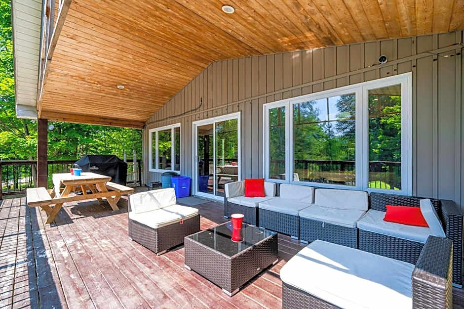 7-bed W Starlink , V-ball Near Beach!