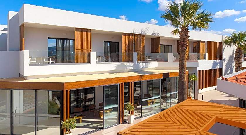Lavris Hotels