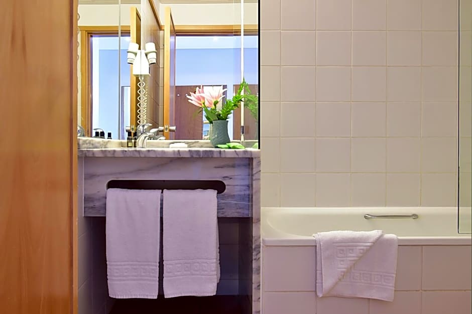 Aqualuz Lagos by The Editory