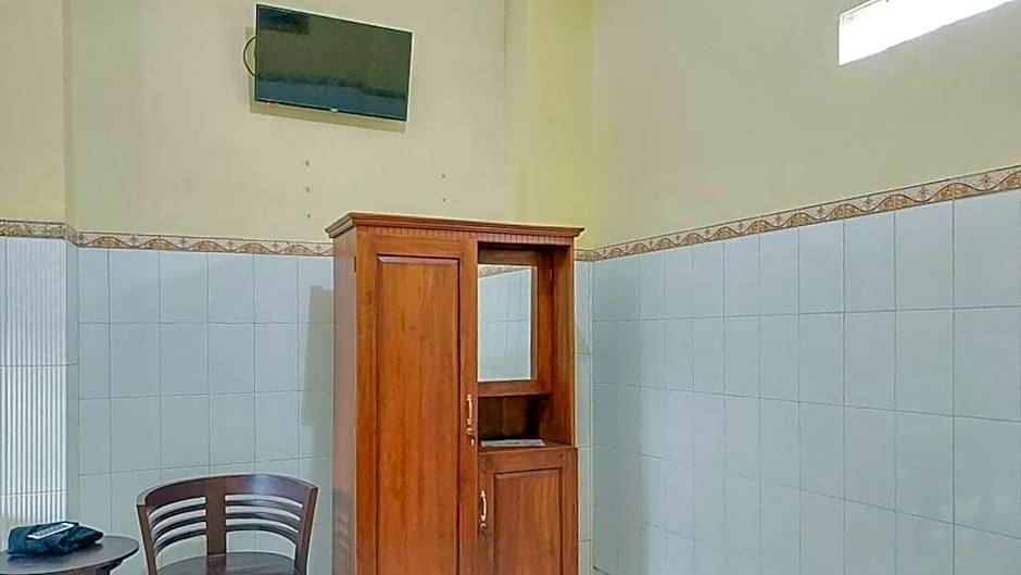 Hotel Shinta 1 near Stasiun Kertosono Mitra RedDoorz