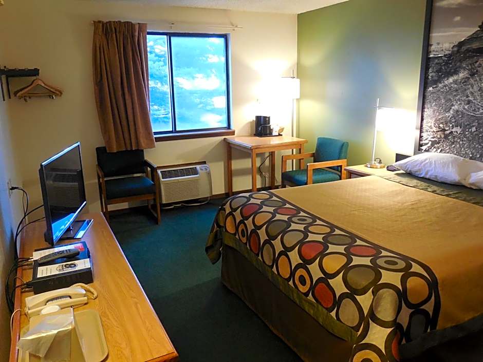 Super 8 by Wyndham Buffalo