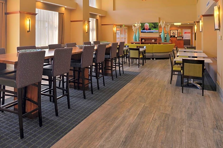 Hampton Inn By Hilton And Suites Bakersfield North-Airport