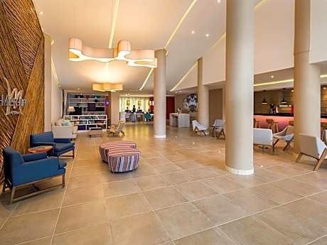 Courtyard By Marriott Santa Marta Resort